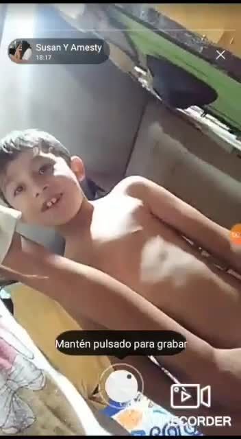 大奶表姐和枯瘦表弟短鸡B撅臀被后入小马拉大车姐弟乱伦视频