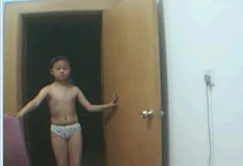 幼女网上交友不慎被拍裸照曝光视频视频