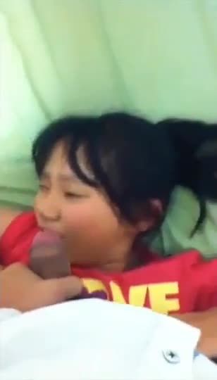 哥哥要幼女妹妹帮他打飞机等会给你买好吃的视频