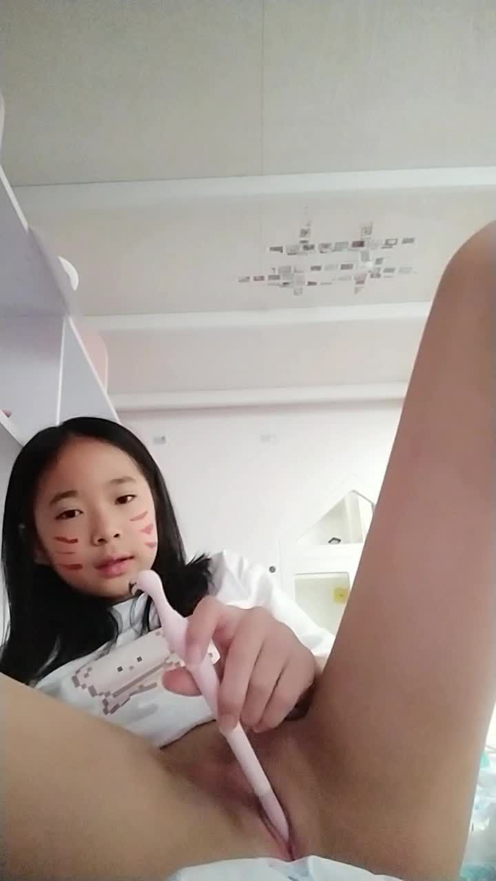 幼女 张婉莹 自己玩震动棒视频（3）