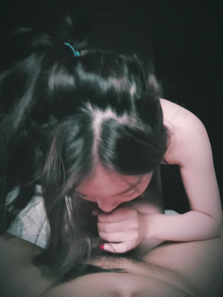 韩国N号房少女被迫在卧室床上舔财阀的鸡巴第十九集