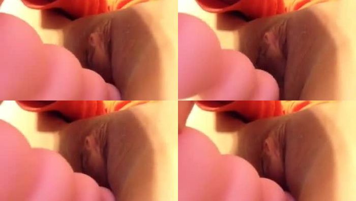 眼睛初中生用仙女棒抽插粉嫩无毛蜜穴自慰视频