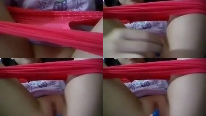 幼女小学生放学自己用铅笔塞到逼里去来回抽动，不可思议视频