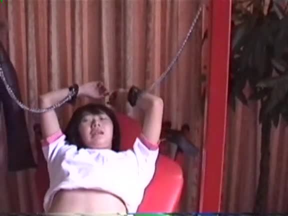 超市老板骗初中生去酒店休息被性交操逼内射视频