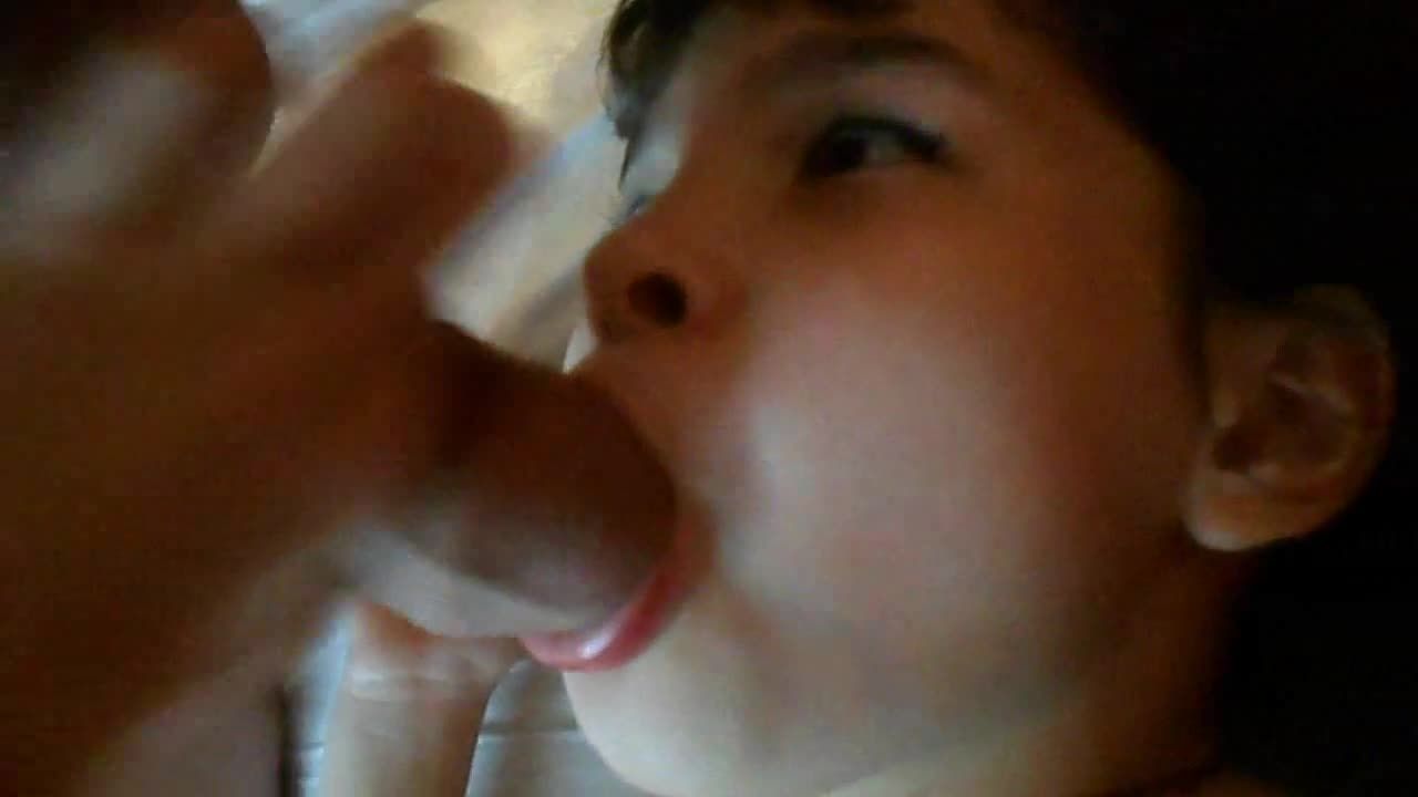 欧美一家三口在家性交做爱视频妈妈舔完幼幼白虎穴被继父用大鸡巴插入幼幼粉嫩的小逼做爱