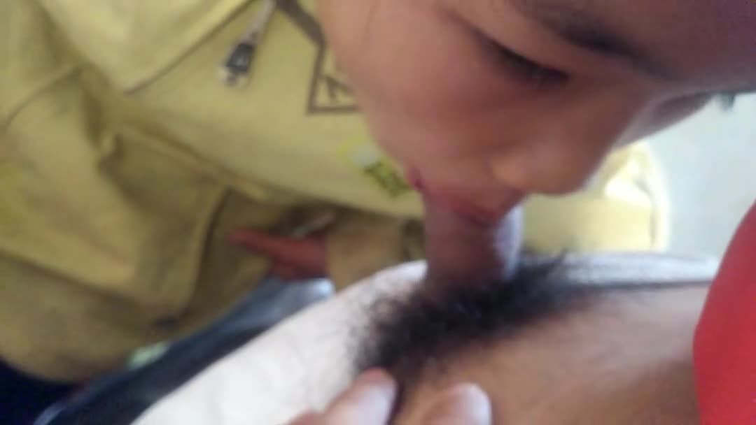 黔西老汉把隔壁家幼女带回家玩，被老汉强行要求舔鸡巴口交视频