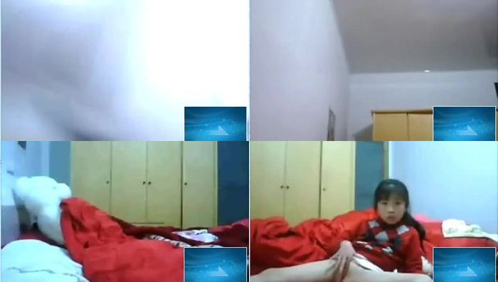 幼幼晚上在电脑前视频通话赤身下体自扣小穴自慰视频