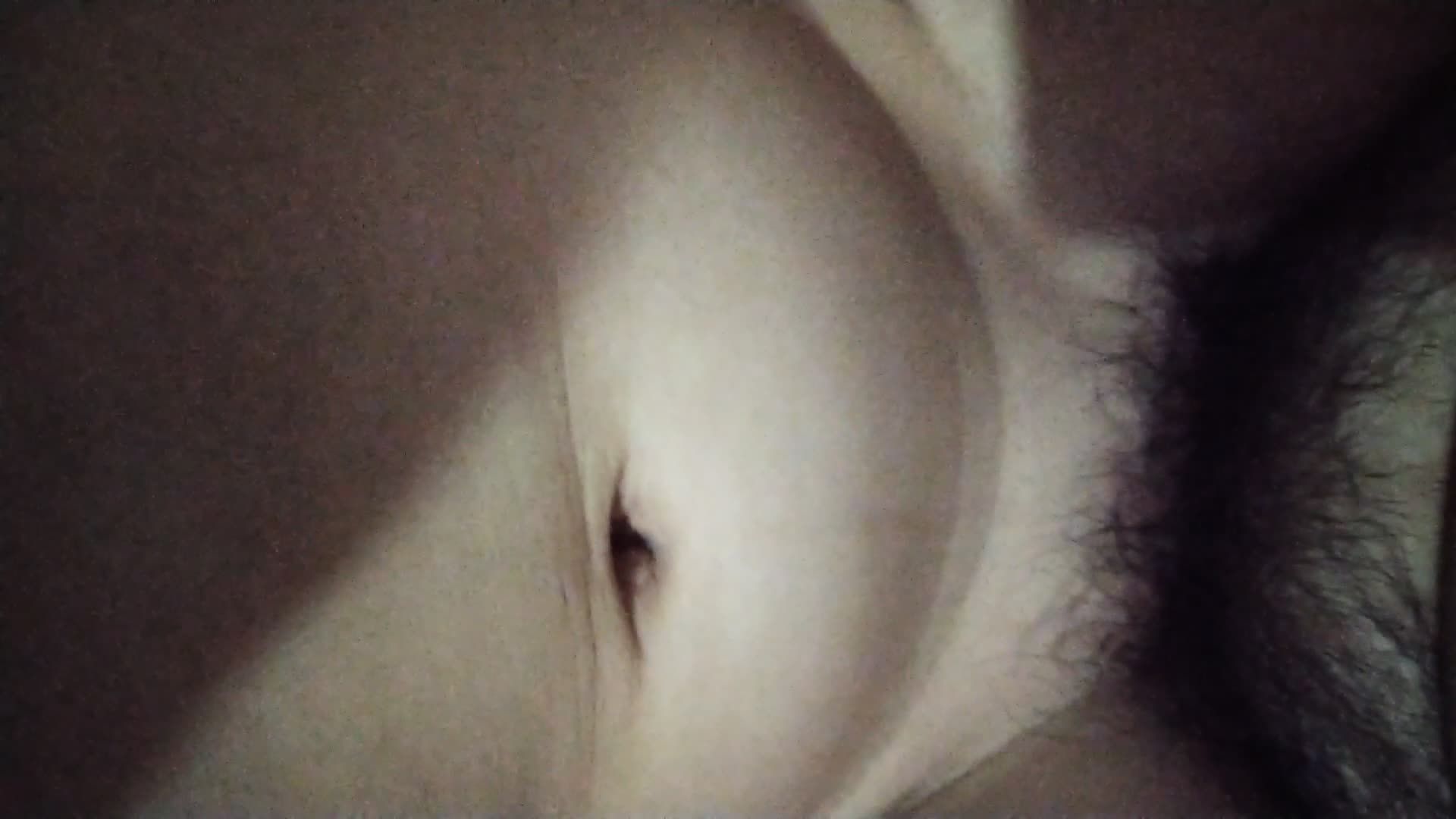 海南单身青年看着农村呆傻幼女哄骗带回家无套爆插无毛嫩逼做爱视频