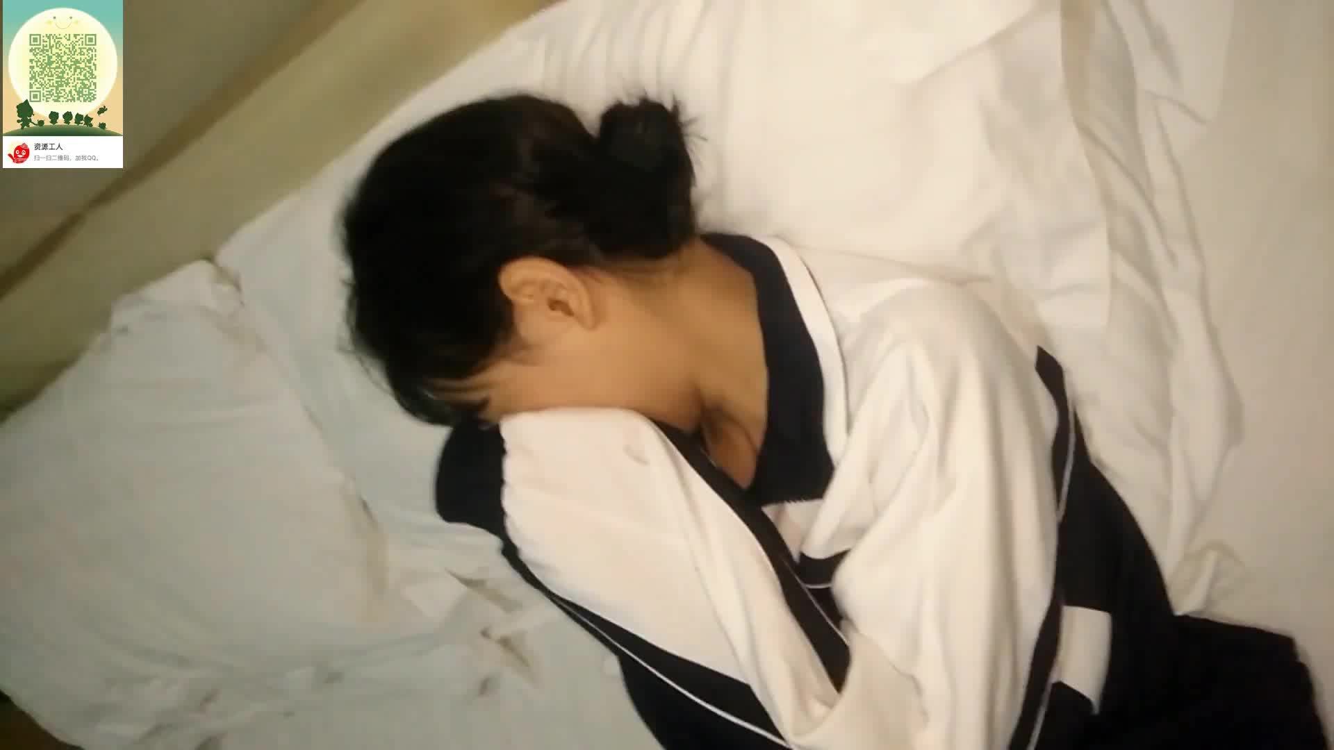 初中生学妹与男友谈真爱却被无情渣男骗完炮嫩穴注满精液完被疯狂抽插屁股视频