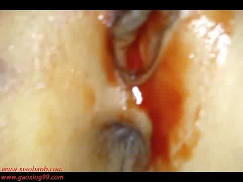 极端变态男子掐着初中生脖子暴力狂插嫩逼性侵破处内射流出鲜红的处女穴视频