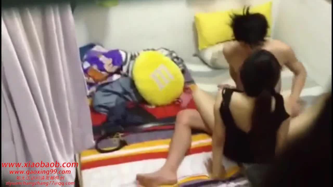 初中生在出租房和屌丝做爱全过程被偷拍上传视频