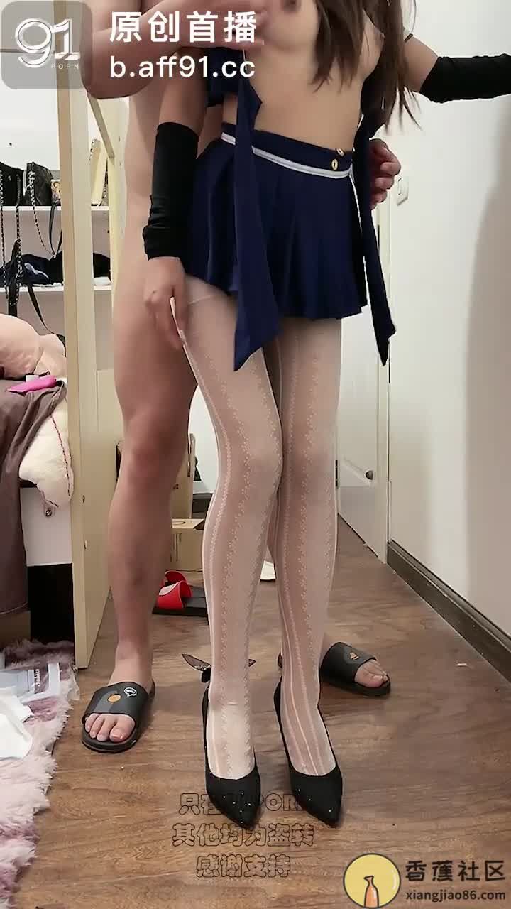 我的初中生妹妹清纯可爱背地里是个反差骚逼视频