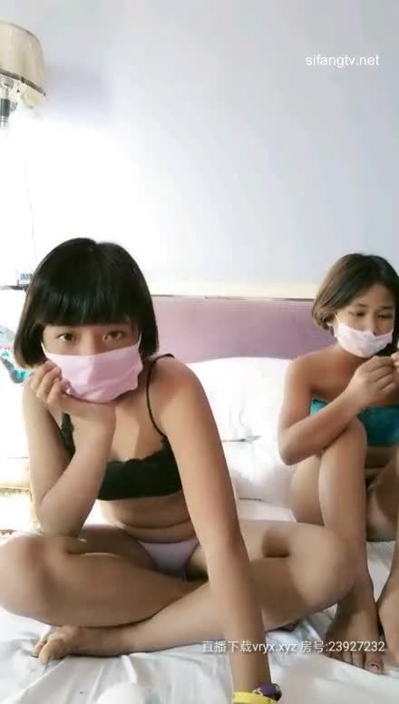 河南中国金主直播四名缅甸初中生互舔自慰用假鸡巴狂插骚逼视频