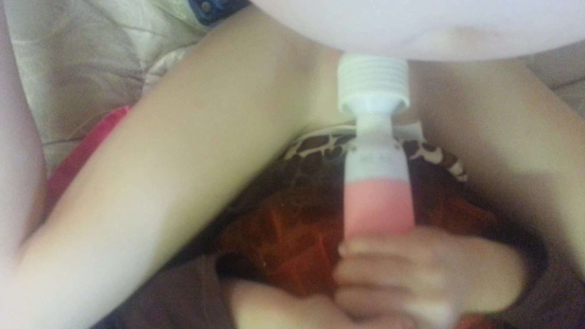 禽兽大叔大屌狂插幼女肛门边插入要求振动棒摩擦嫩白虎穴视频