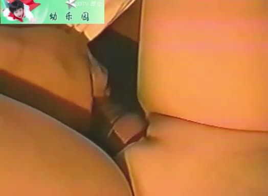 可爱幼幼被下药后整个身体动不了任由变态大叔玩弄无套内射开苞视频