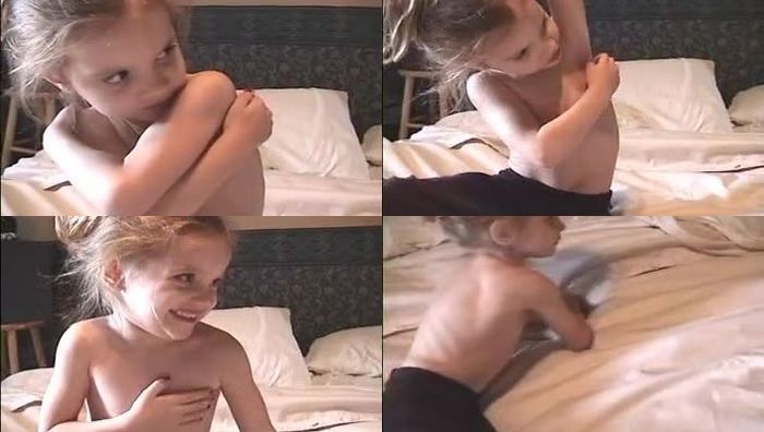 欧美幼女被叔叔按头强行将精液射进嘴里吞下视频