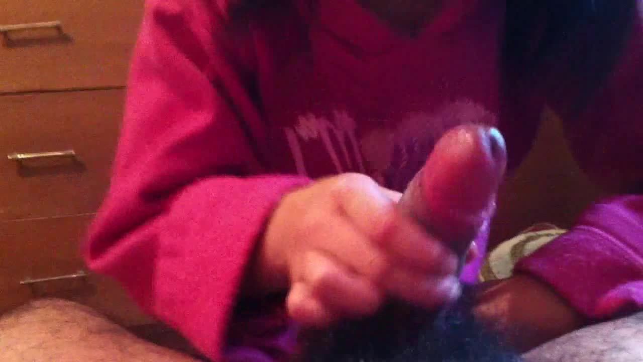 水灵秀气的幼幼饥渴难耐的手握大鸡巴疯狂吸吮深喉口交视频