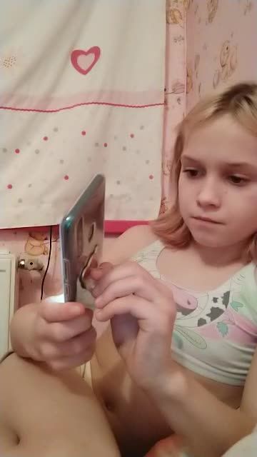 欧美姐夫负责拍摄直播姐姐对幼幼进行调教的过程视频