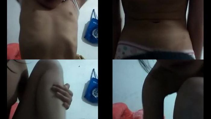 小女孩在寒冷的冬天全身赤裸躺在床上自拍展示贫乳和白虎蜜穴视频