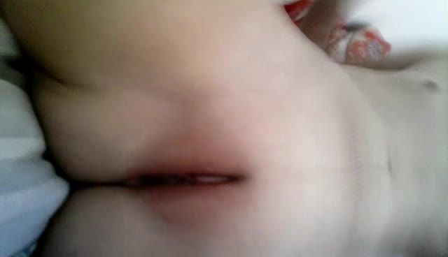 幼女在金主金钱诱惑下在镜头前露出性感裸舞自慰视频