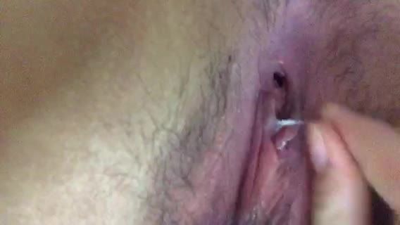 长发及腰丰腴身材的初中生舔指揉胸后蜜穴不自觉就有了反应流出微少的白浆视频