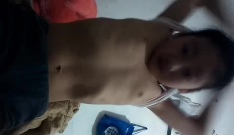 穿着端正气质的幼幼大冬天躺在沙发上自拍展示娇嫩身躯和白虎穴视频