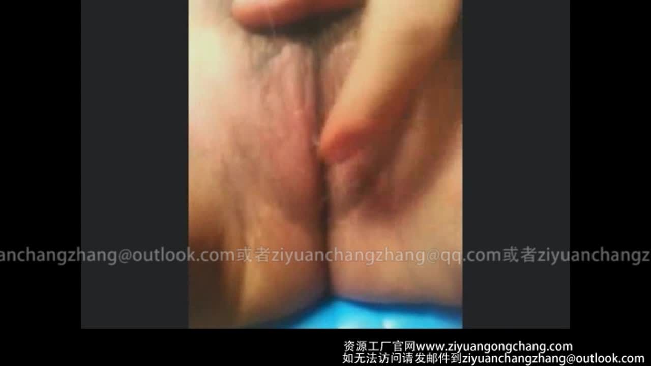 温文尔雅的眼镜妹初中生与网恋暧昧对象视频通话被调教自慰视频