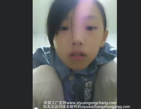 幼幼被片商忽悠诱骗在镜头面前裸露嫩乳和白虎嫩穴视频
