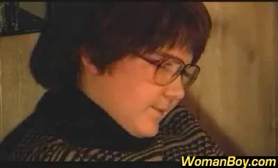 腼腆小男孩被淫荡继母调教乱伦小马拉大车露出奶子遭嫌弃视频