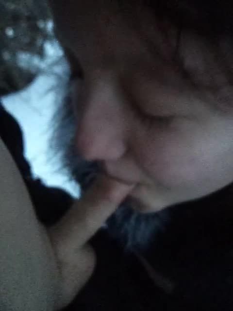 大姨把初三中学生小男孩带到户外雪天乱伦舔无毛大肉棒视频