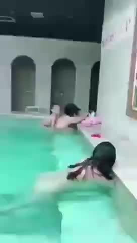 带着外甥小男孩上女澡堂泡澡被乱伦小马拉大车猛操小姑视频