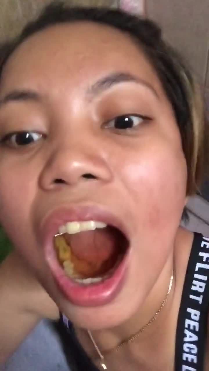 超强母子乱伦小斑鸠插嘴变态母亲喝下小男孩腥臭童子尿视频