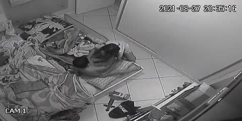 淫妈一定是干足疗技师刚给小男孩洗澡就上精油按摩乱伦视频