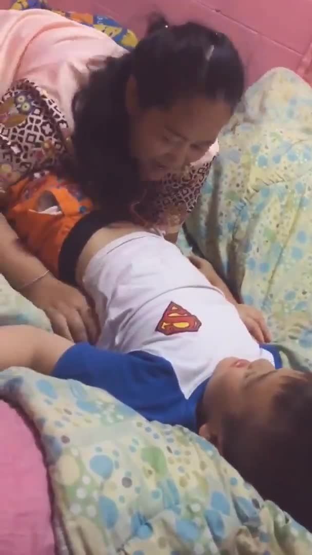 国产三年级小男孩被老女人诱奸乱伦视频