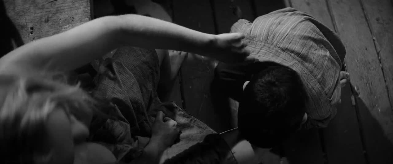 郊外村妈乱伦年仅8岁欧美小男孩舔腿舔逼爽到销魂呻吟视频