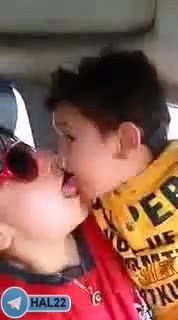 幼儿园幼男放学被亚洲单身小姨在回家路上乱伦舌吻视频曝光