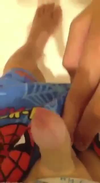 亚洲乱伦小学二年级幼男放学回家被饥渴兽妈舔屌口交视频