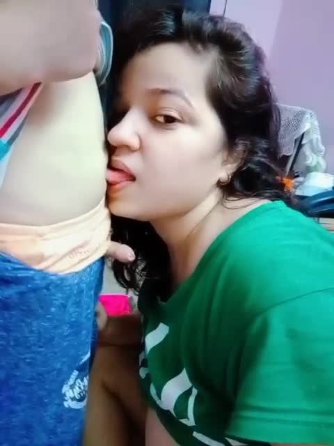 骚到让人痴迷的亚洲少妇酷爱舔舐幼男嫩鸡巴母子乱伦视频