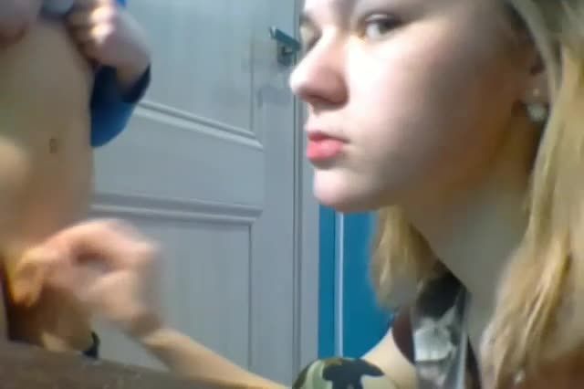 禁忌尺度欧美母子乱伦7岁幼男惨遭畜生艳妈口交打飞机视频