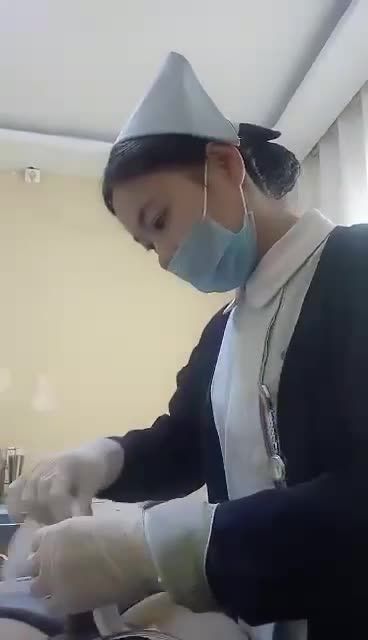 国产乱伦，初中生小男孩在医院做包皮被护士包扎大鸡巴视频