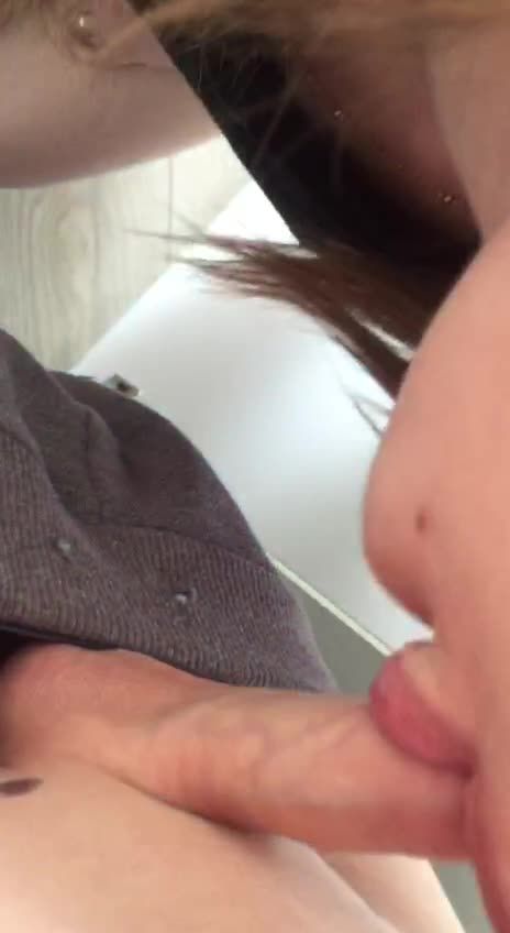 欧美乱伦，饥渴少妇勾引小学五年级幼男跪舔大肉棒视频曝光