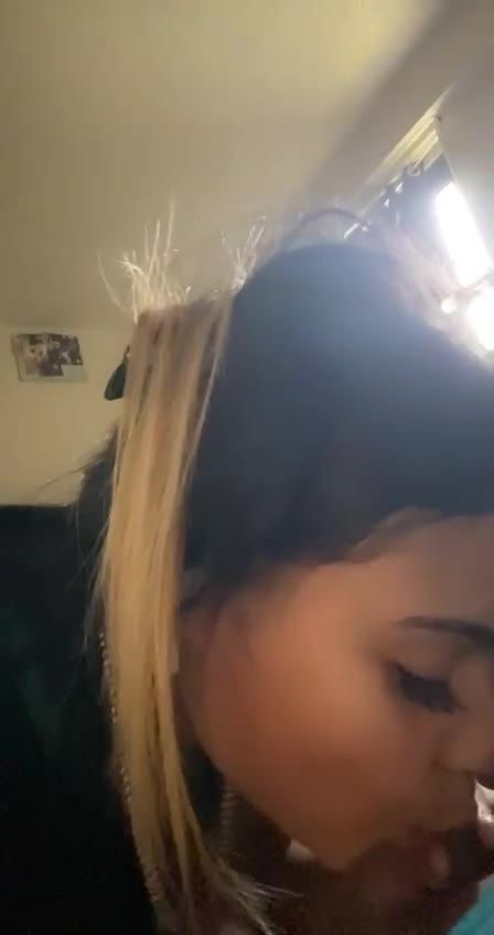 亚洲家庭母子炸裂乱伦淫贱后妈给7岁幼男口交舔的吱吱响视频