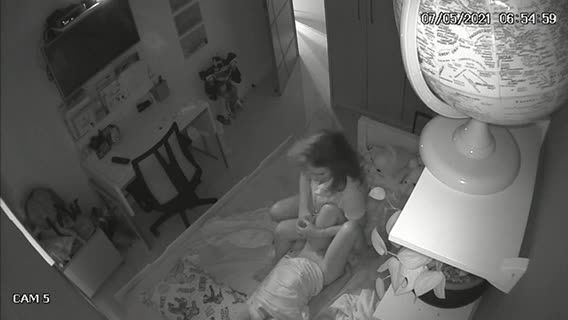 暑假期欧美幼男半夜被性饥渴妈妈强行开机乱伦视频曝光