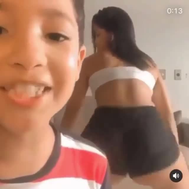 亚洲乱伦极品骚妇抖动丰满美臀色欲勾引小学幼男视频合集