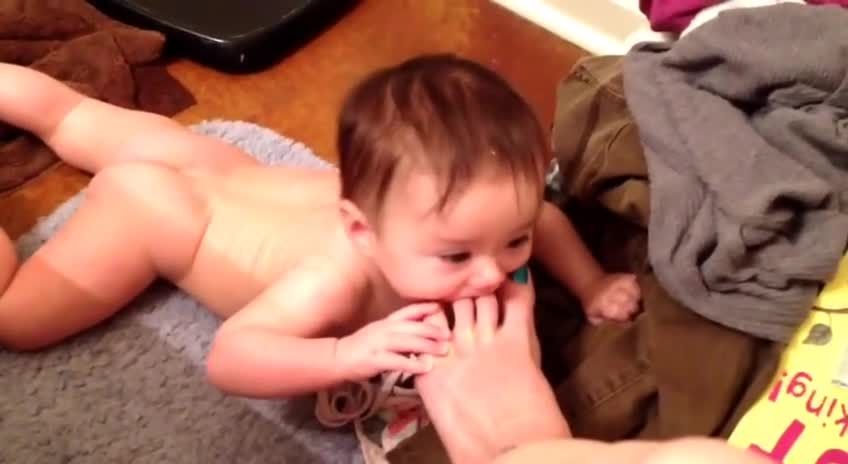 重磅来袭欧美禁忌乱伦幼男成为兽母排解寂寞玩物舔脚视频