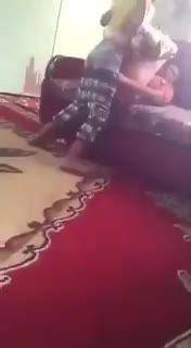 亚洲母子乱伦骚妈勾引暑假逆子小马拉大车爆操老母亲视频