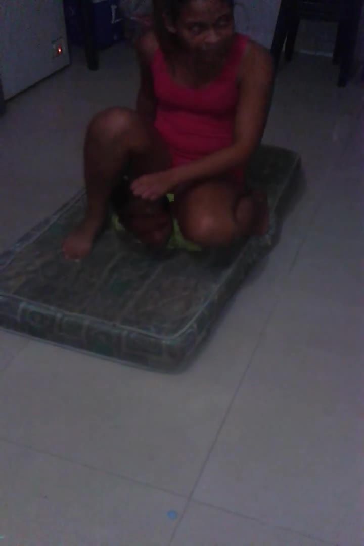 亚洲虐童乱伦丧尽天良少妇让幼男受尽千方百计凌辱折磨视频