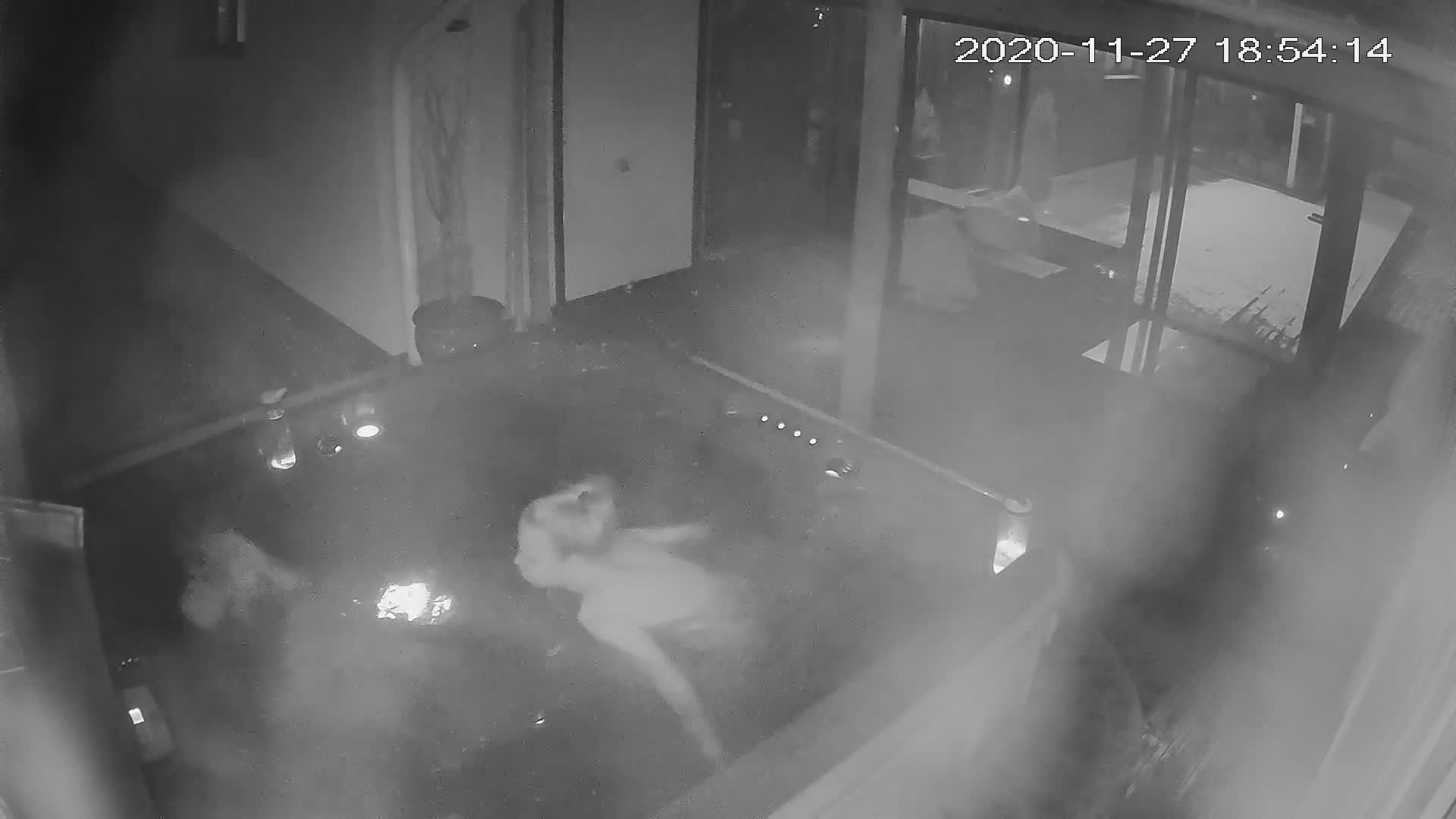 家庭监控破解窥视欧美浴缸乱伦小男孩和妈妈泡澡母子视频