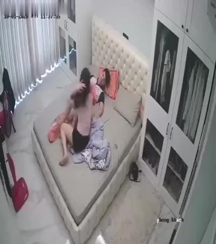 监控泄密流出国产少妇和中学生小男孩在家偷情乱伦视频曝光