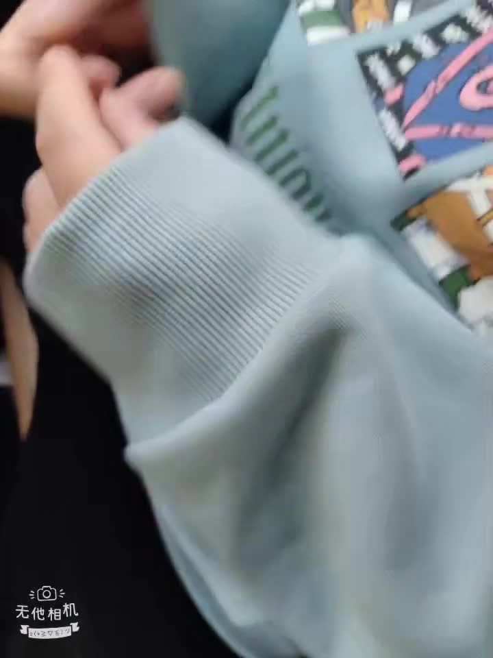 打篮球的国产初二中学生小男孩被勾引到车上户外乱伦视频